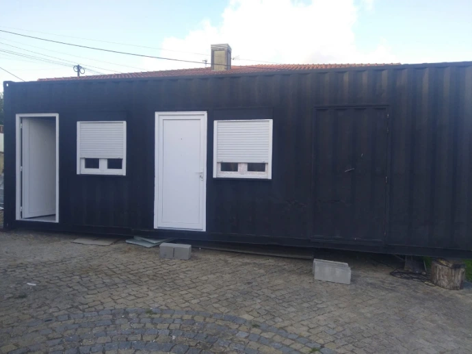 Isolocork spray cork finish on shipping container office in Porto